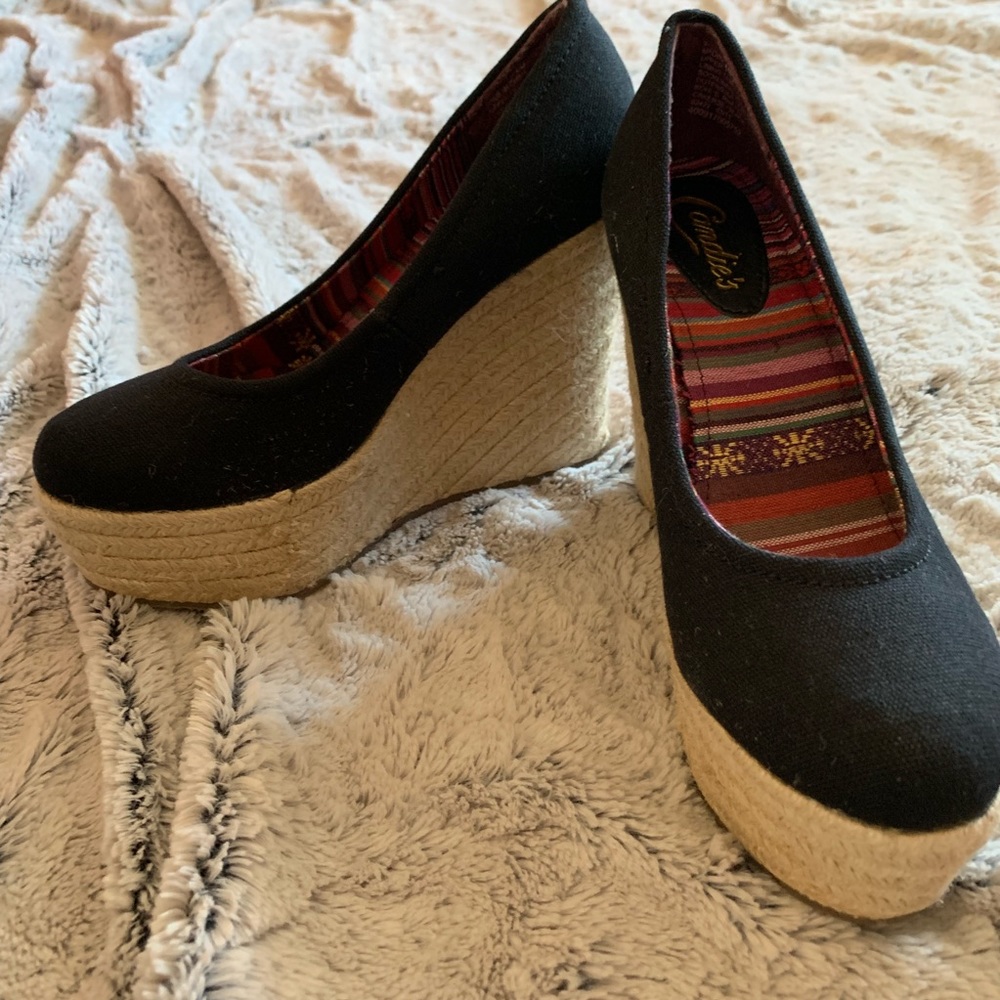 Wedge heel shoe